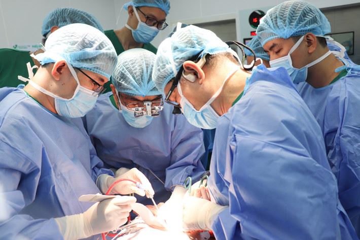 Bệnh nhi 21 tháng tuổi được ghép gan từ người hiến chết não dần hồi phục