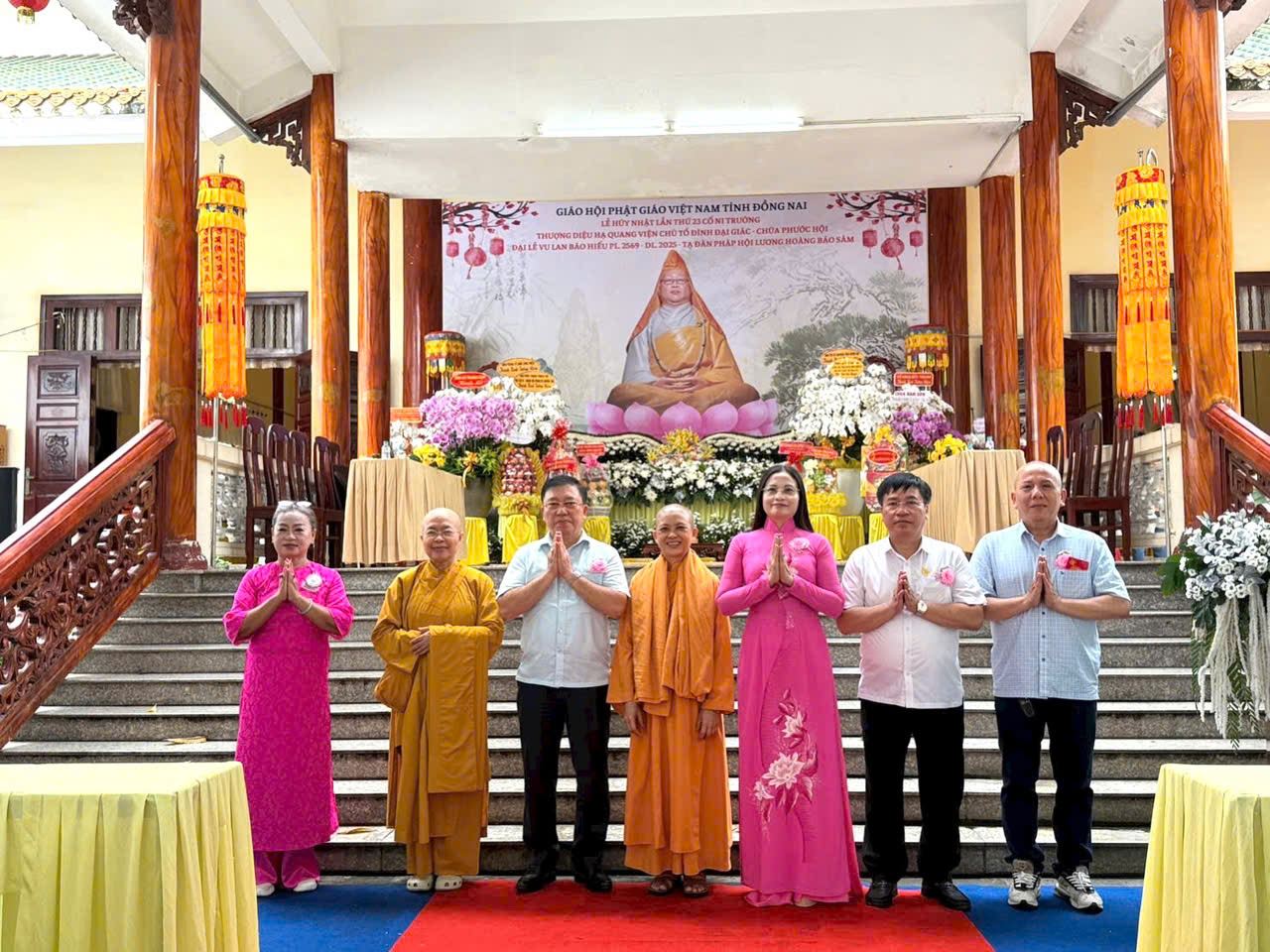 Viện Phát triển văn hóa và chăm sóc sức khỏe cộng đồng thăm và chúc mừng nhân Đại lễ Vu Lan báo hiếu 2025