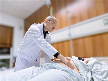 Chạm ngưỡng 102 kg, cô gái trẻ trầm cảm do béo phì