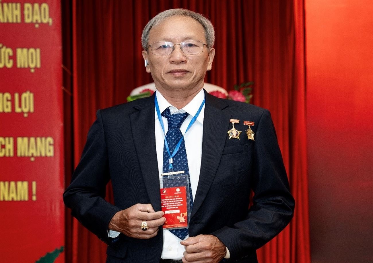 Thầy thuốc Đông y tiêu biểu toàn quốc, Lương y Bùi Quang Hạnh: Người “giữ lại bước đi” cho bệnh nhân xương khớp 