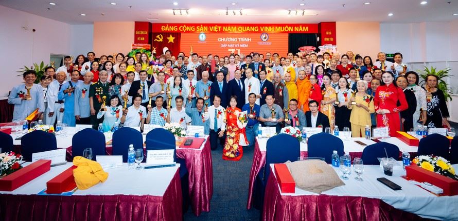 Gặp mặt 200 thầy thuốc, lương y nhân kỉ niệm 71 năm Ngày Thầy thuốc Việt Nam 