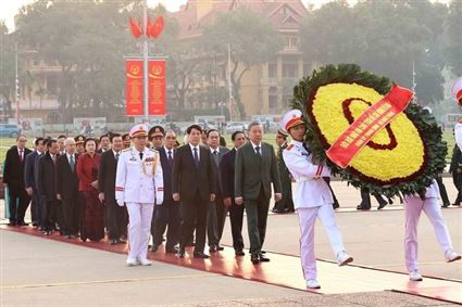 Lãnh đạo Đảng và Nhà nước viếng Chủ tịch Hồ Chí Minh nhân kỷ niệm 80 năm Ngày thành lập Quân đội nhân dân Việt Nam