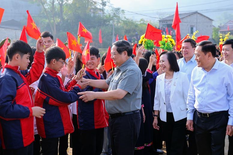 Chùm ảnh: Thủ tướng chung vui Ngày hội Đại đoàn kết cùng đồng bào các dân tộc tỉnh Lạng Sơn