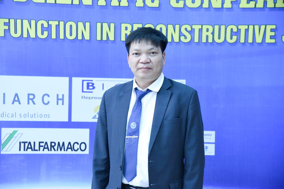 TS Hoàng Văn Dung - Trưởng khoa Phẫu thuật chỉnh hình, Bệnh viện Đa khoa Trung ương Thái Nguyên: Đôi bàn tay vàng trong “làng” mổ xương khớp