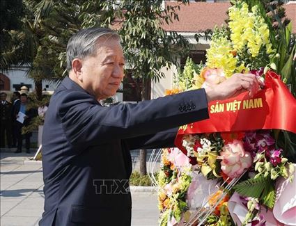 Tổng Bí thư Tô Lâm dâng hương tưởng niệm Tổng Bí thư Nguyễn Văn Cừ