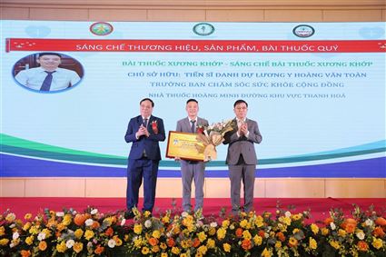 TS. Danh dự, Lương y Hoàng Văn Toàn được trao Chứng nhận bài thuốc Sáng chế độc quyền