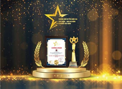 Ông Nguyễn Hữu Linh nhận Chứng nhận Sản phẩm – Dịch vụ vàng vì người tiêu dùng năm 2025 cho sản phẩm Thuốc Đông y dạ dày 