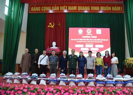 Ấm lòng với 1000 phần quà hỗ trợ trao tặng cho bà con vùng lũ Thái Nguyên