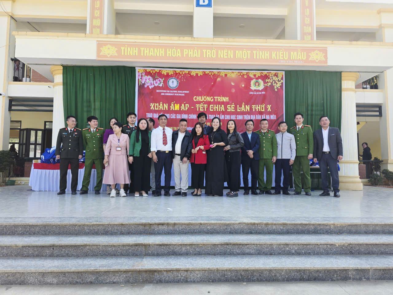 Mang Tết đến sớm với đồng bào vùng cao biên giới Thanh Hóa